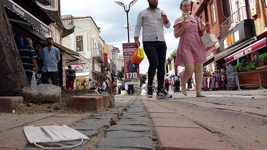 Prof. Dr. Tecer: Yeni tehlike; maskeler, eldivenler, enfekte olmuş atıklar