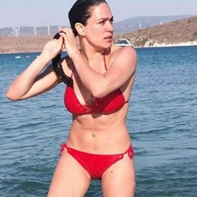 ozge borak bikinili karesini paylasti