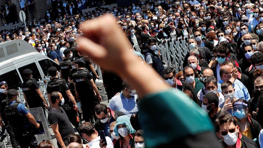 Son dakika… Avukatların protestosunu dünya böyle gördü