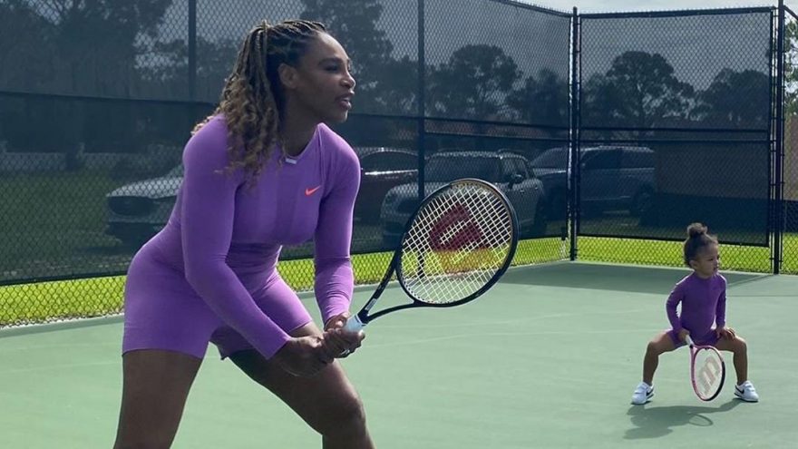 Serena Williams, bu kez korta kızıyla çıktı