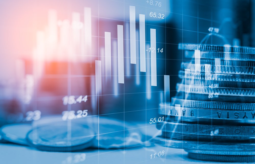 Tutulma civarında dünyada dolar ve euroda manipülasyonlar, hızlı yükselişler söz konusu olabilir. Yatırımcının kafasının karışacağı bir dönem. Stratejik ve dikkatli olunması gereken bir süreç. Fakat bu sefer, iş dünyasından önemli isimler ya da Oğlak burcunun sembolize ettiği konularda kayıplar söz konusu olabilir.