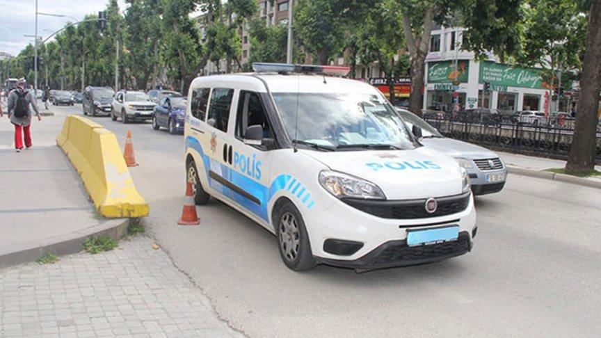 Araç kullanırken telefonla konuşan polise ceza!