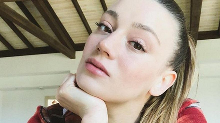 Gizem Karaca: Sosyali bırak uçakta mesafe yok!
