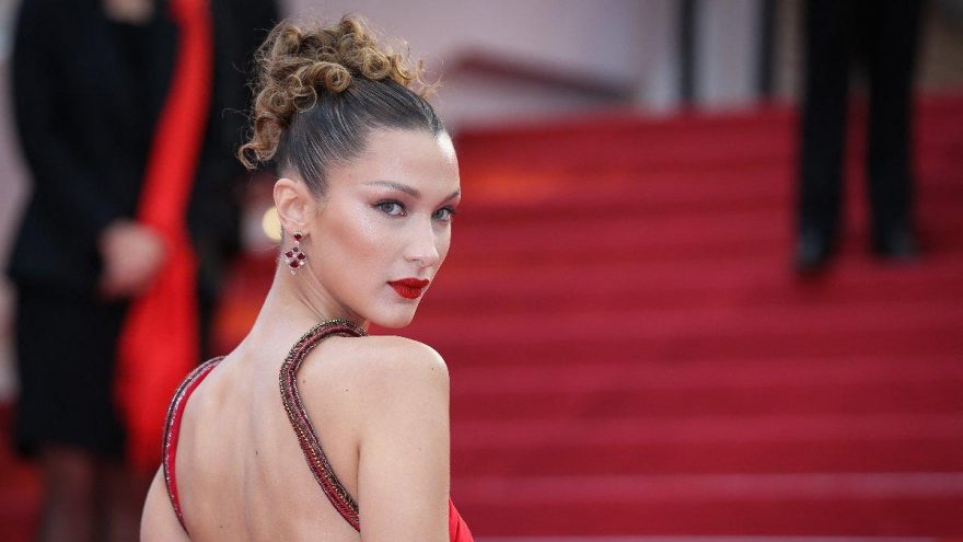 Instagram, Bella Hadid’in paylaşımını yanlışlıkla sildiği için özür diledi