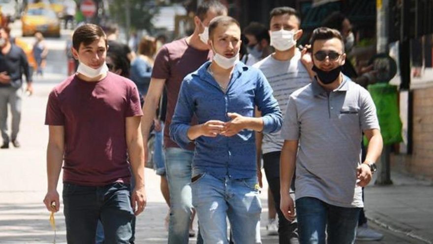 Bakan Koca: Virüs yan yana yürürken geçebilir