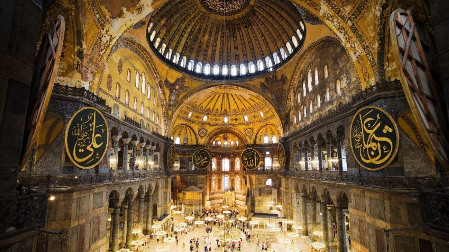 Sedat Bornovalı: Ayasofya’da cemaat turistler için bir engel değil ama…