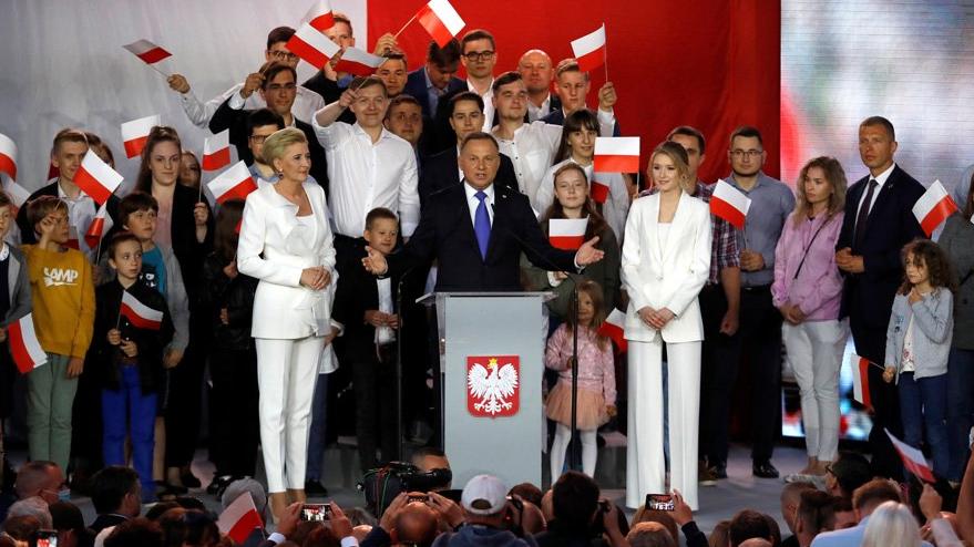 Polonya’da cumhurbaşkanı Duda zafer kazandı