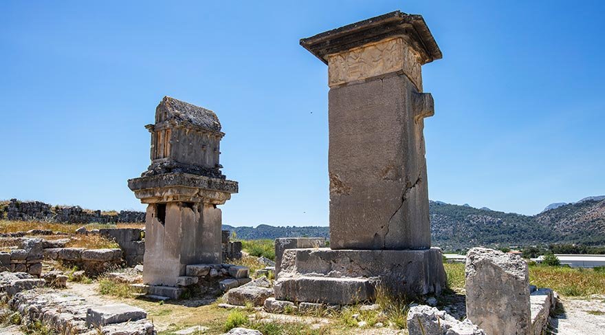 Kaş'ın Kınık köyündeki Ksanthos, Kaş karayoluna 70 km uzaklıkta.