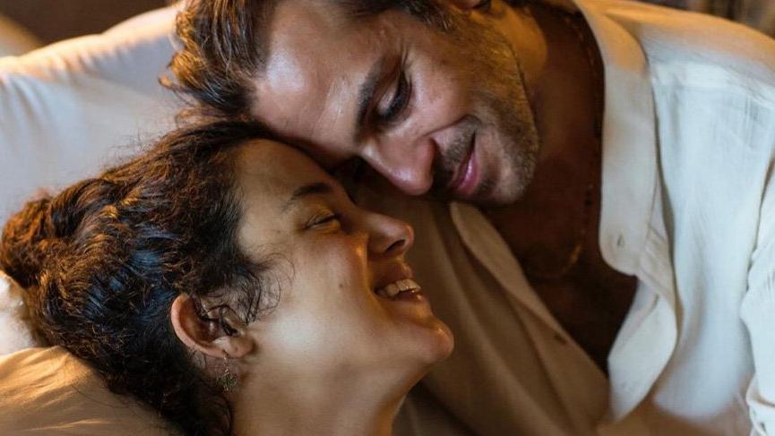 Erkan Kolçak Köstendil ve Cansu Tosun doğum sonrası ilk kez fotoğraf paylaştı