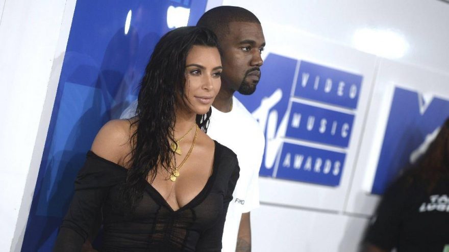Kanye West başkanlık yarışından çekildi