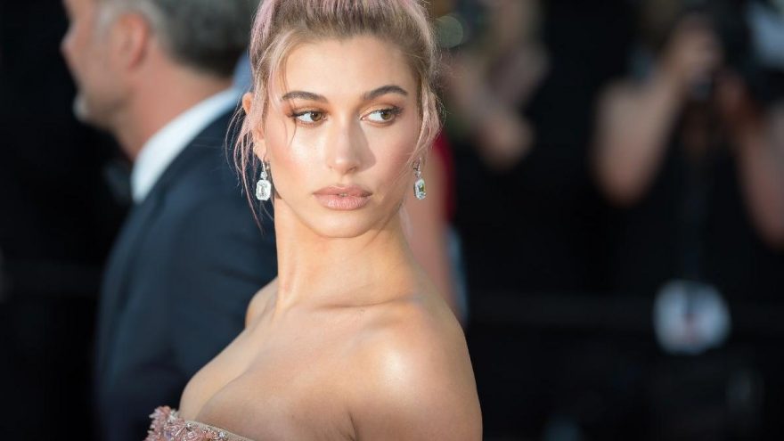 Hailey Baldwin, hakkında ‘kibar değildi’ diyen restoran görevlisinden özür diledi