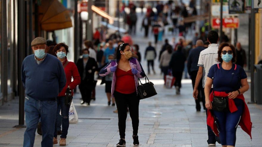 İspanya’da yeniden artan vakalar yetkilileri harekete geçirdi: Evden çıkmayın