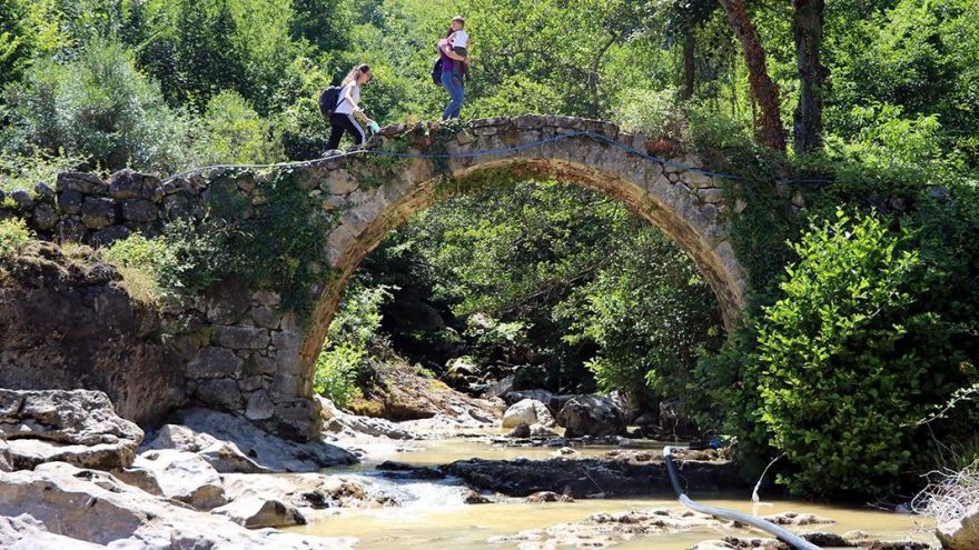 Binlerce yıllık tarihiyle Çayır Mağarası turistlerin ilgisini çekiyor