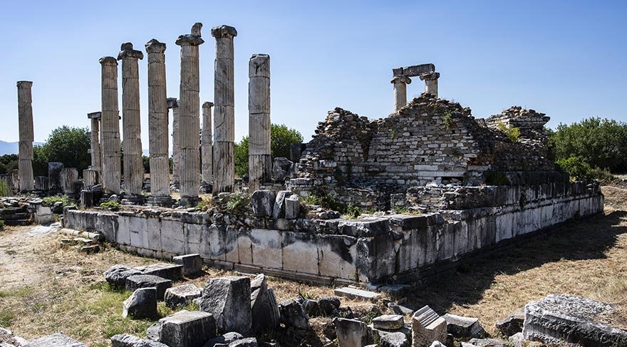 Mermer ocaklarının kente eşine az rastlanır derecede yakın olması, Aphrodisias'ın mermer heykel sanatı için yüksek kaliteli bir üretim merkezi haline gelmesinin önemli bir nedeni.
