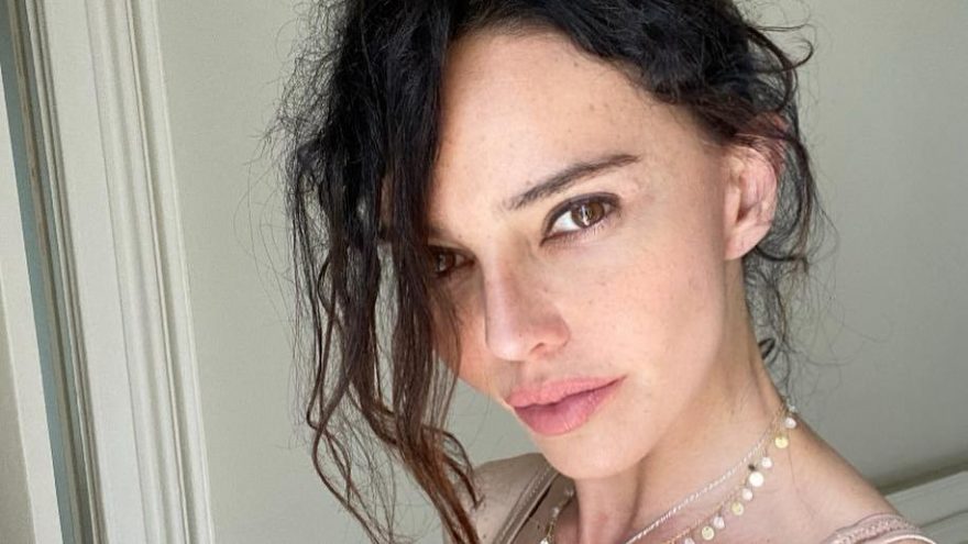 Hande Ataizi yıllara meydan okuyor