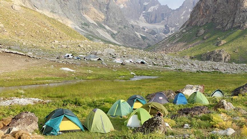 Dört mevsimin bir arada yaşandığı Hakkari’de tırmanış keyfi