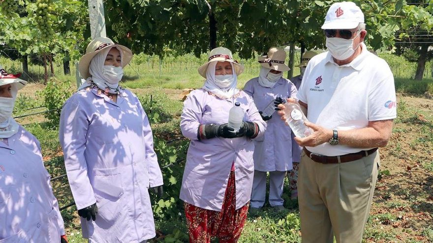 Türk Böbrek Vakfı, tarım işçilerine su dağıttı
