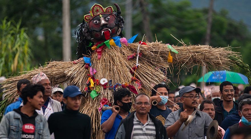 Nepal'in geleneksel Gathemangal Festivali, yeni tip corona virüsü COVID-19 salgını tedirginliğine rağmen bu yıl da renkli görüntülere sahne oldu.