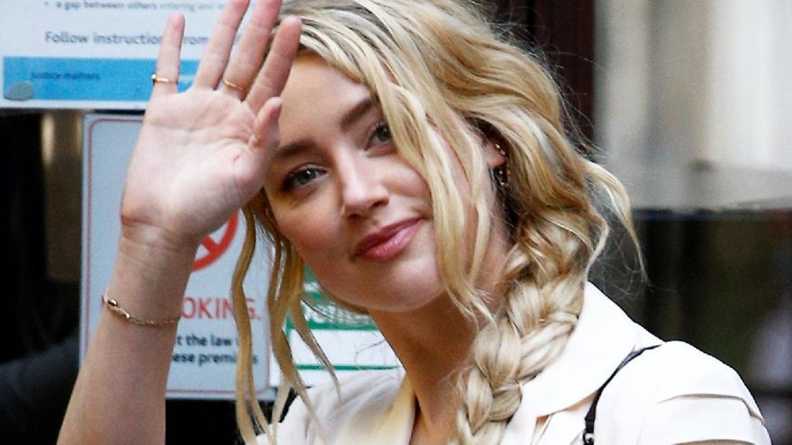 Amber Heard: Johnny beni sürekli ünlü erkeklerle yasak aşk yaşamakla suçladı