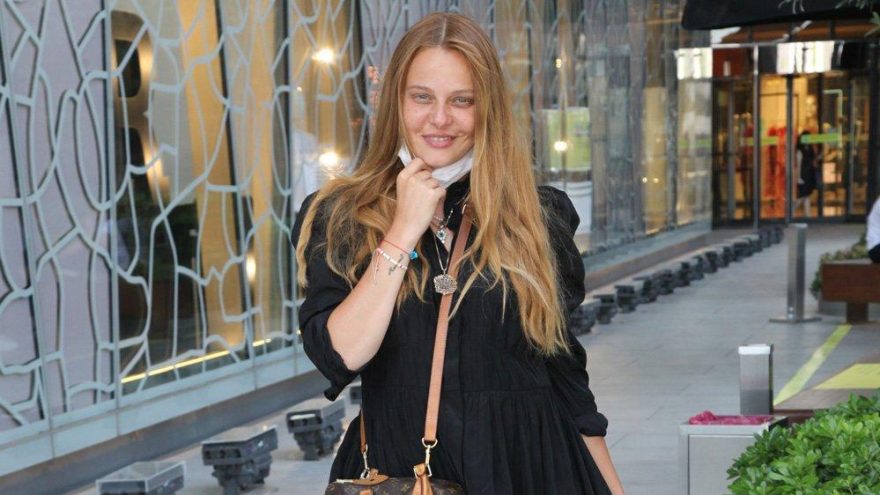 Naz Elmas, yeni proje görüşmeleri için tatilini yarıda kesti