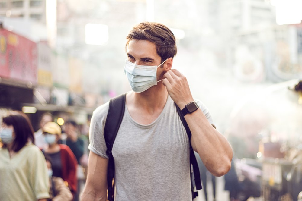 Salgının devam ettiğini bu nedenle sosyal mesafeyi korumak, maske takmak ve hijyen kurallarının hayati önemde olduğunu belirten Dr. Hamidi, evinden çıkan herkesin cerrahi-tıbbi maskeyi mutlaka kullanması gerektiğini, N95 ve FFP tipi maskelerin yanı sıra pamuklu ya da kumaş bez maskelerin önerilmediğini vurguladı.