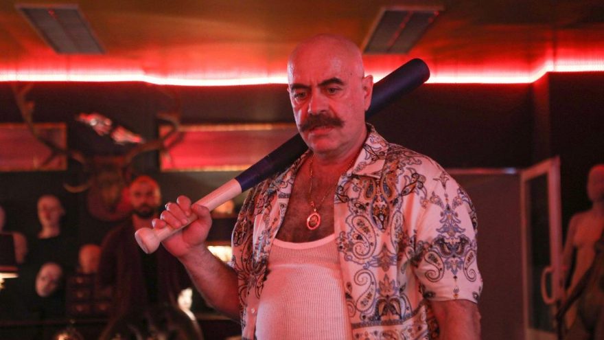 Kötü adam Ezel Akay