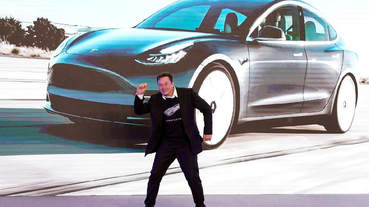 Elon Musk Açıkladı Hedefimiz 1000 Km Menzil - www.dergikafasi.com