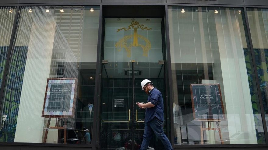 Brooks Brothers için 305 milyon dolar teklif