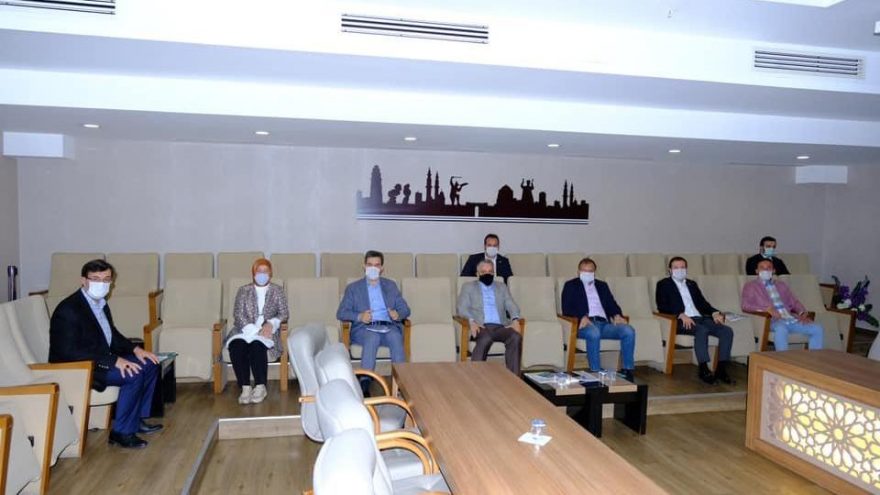 Bursa İl Milli Eğitim Müdürü, AKP’lilere brifing verdi