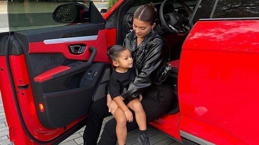 Kylie Jenner kızı Stormi için 200 bin dolar değerinde Midilli aldı