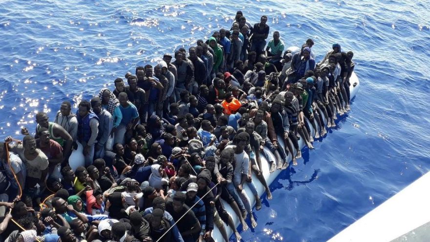 Akdeniz’de sürükleniyorlardı! Bir tekne dolusu göçmende corona çıktı
