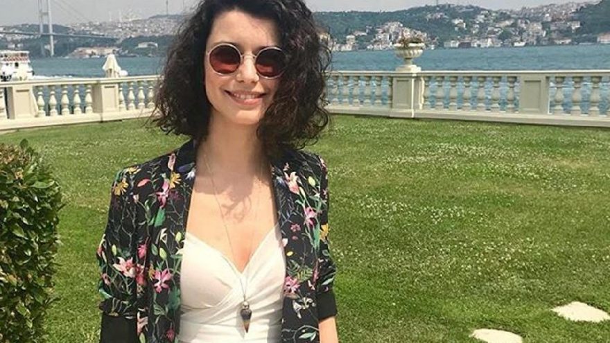 Beren Saat’ten mayolu paylaşım