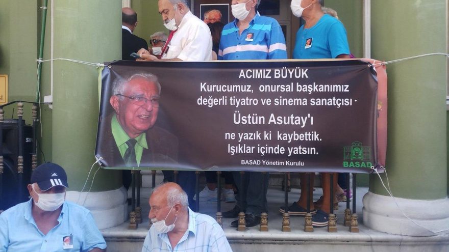 Ünlü tiyatrocu Üstün Asutay son yolculuğuna uğurlandı