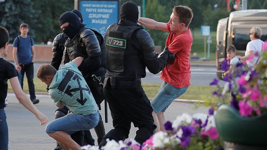 Belarus şaibeli olduğu iddia edilen seçimlerin ardından karıştı!