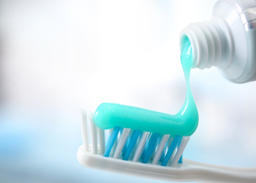 Relative Dentine Abrasivity (RDA) (Göreli Dentin Aşındırıcılığı) ise diş macunlarının aşındırıcılığının belirtilmesi amacıyla kullanılmaktadır. Aşındırıcı içerik, lekelerin uzaklaştırılması ve renklenmenin giderilmesi için önemlidir. Ancak diş macunları içerisindeki aşındırıcı içerik miktarı, dişlerin zarar görmemesi için güvenli seviyede tutulmalıdır.