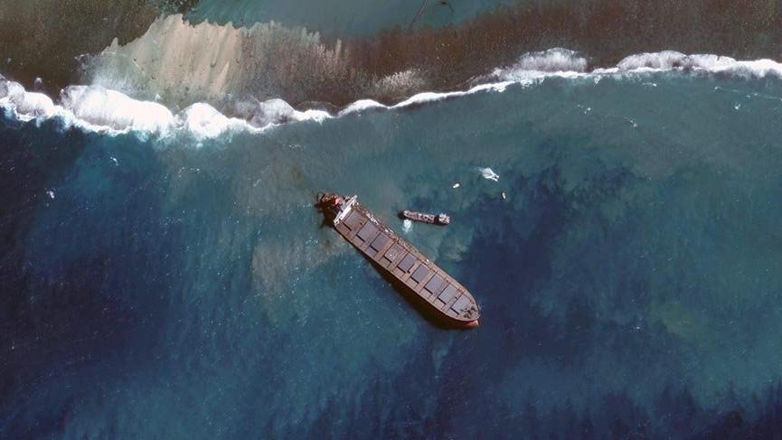Mauritius’ta 4 bin ton petrol denize sızıyor