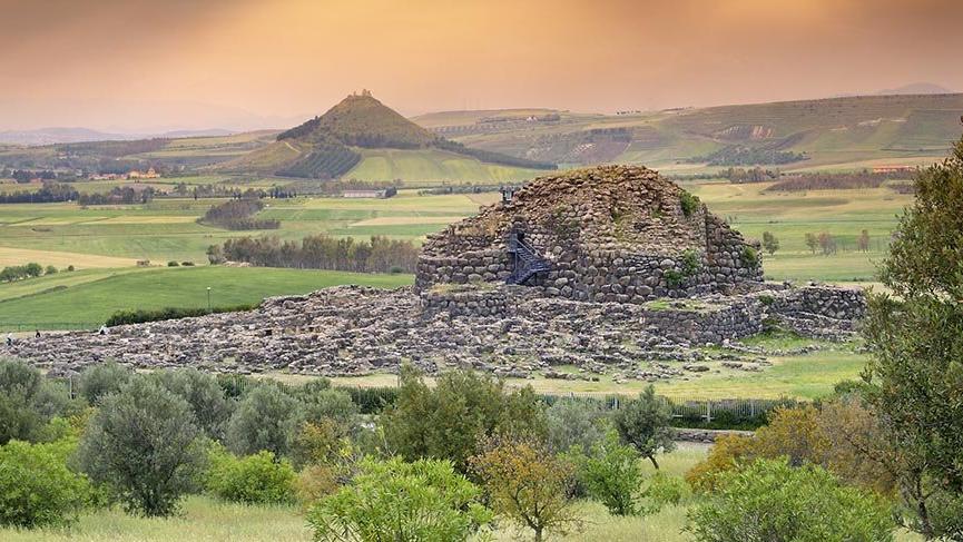 Tarih öncesi mimarinin seçkin örneği Su Nuraxi Di Barumini