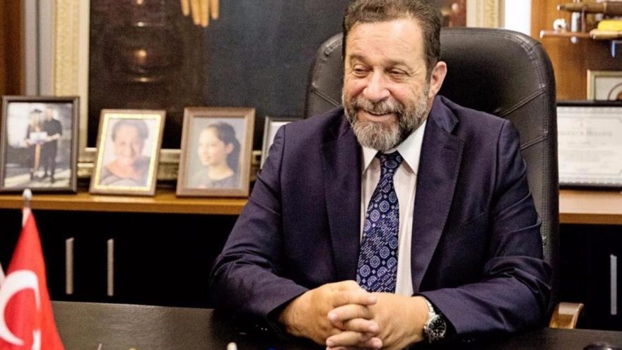 45 yıl sonra babasının koltuğuna talip oldu