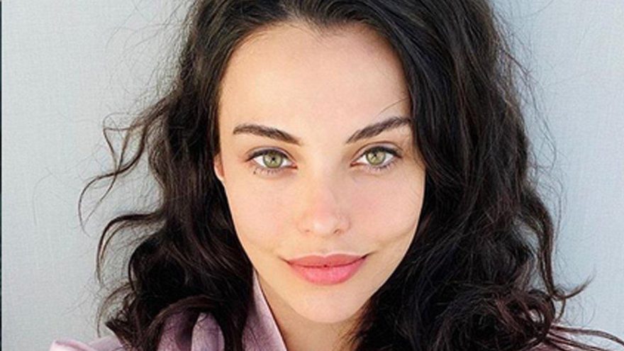 Tuvana Türkay’ın karın kasları!
