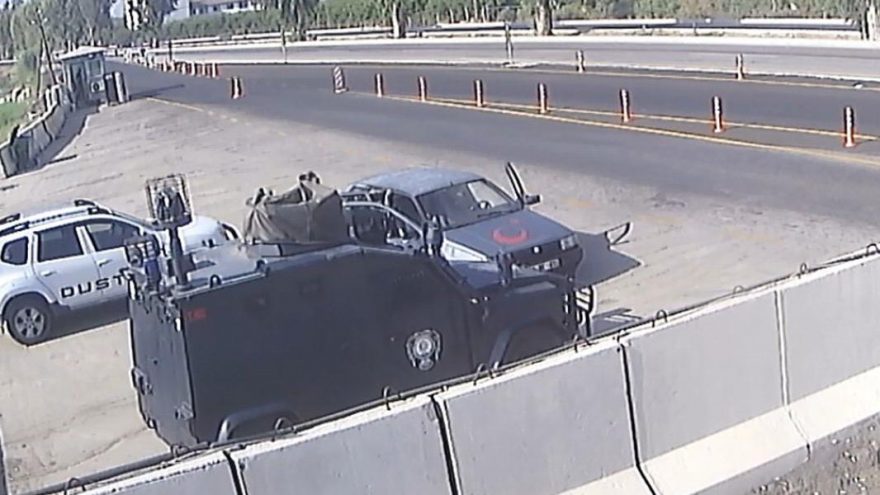 Hastaneye giden hamile kadına, polis doğum yaptırdı