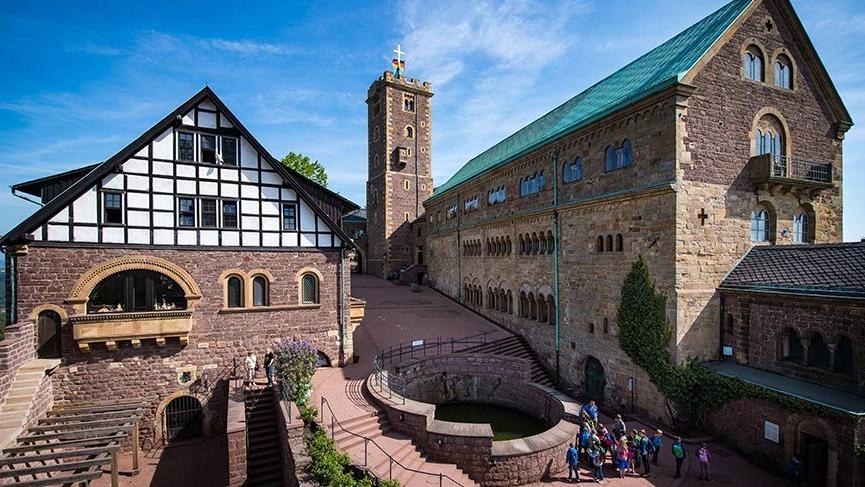 Orta Çağ atmosferinde konaklama yapılabilen Wartburg Kalesi