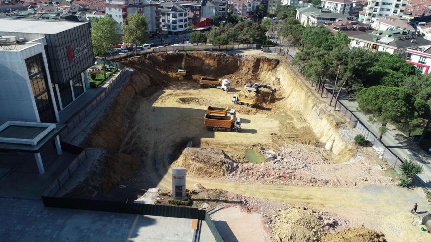 Ümraniye Belediyesi’nin otopark için ağaç kıyımı devam ediyor