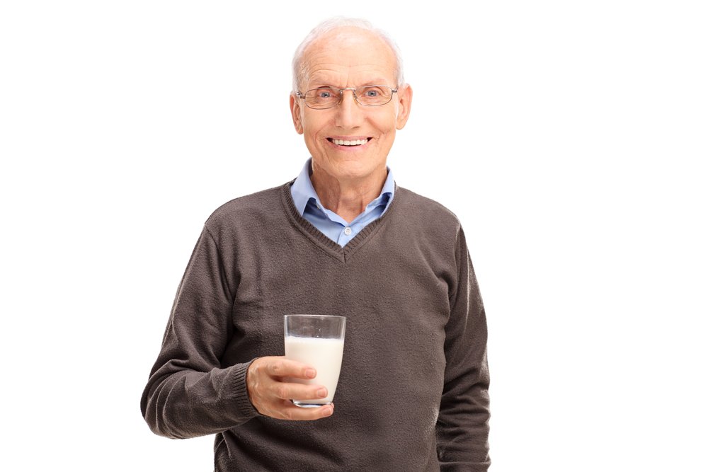 Osteoporozun ülkemizin önemli halk sağlığı sorunlarından biri olduğunu belirten Prof. Dr. Muazzez Garipağaoğlu, D vitamini ile kalsiyumun kemik sağlığı için ayrılmaz ikili olduğunu vurguladı. Ağırlıklı olarak süt ürünlerinin tüketilmesiyle vücuda alınan kalsiyumun kemiklere yerleşebilmesi için D vitaminine ihtiyaç olduğunu kaydeden Garipağaoğlu, sözlerine şöyle devam etti: