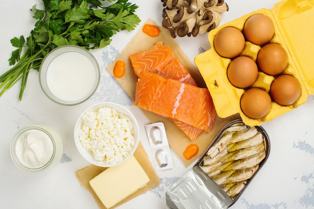 “Osteoporozdan korunabilmek için sağlıklı beslenme ve düzenli fiziksel aktivite ile öne çıkan bir yaşam biçiminin benimsenmesi gerekmektedir. Yaşlı bireylerde D vitamininin deride yapımı ve bağırsaklarda emilimi azalır. Bu nedenle özellikle yaşlı bireylerin, hem bağışıklıklarını güçlendirmesi hem de D vitamini ihtiyaçlarını karşılayabilmesi için D vitamini ile zenginleştirilmiş peynir çeşitlerini tüketmeleri önemlidir. Çünkü protein ve kalsiyum deposu olan peynir, kemik sağlığının korunmasında en etkili besinlerden biridir.”