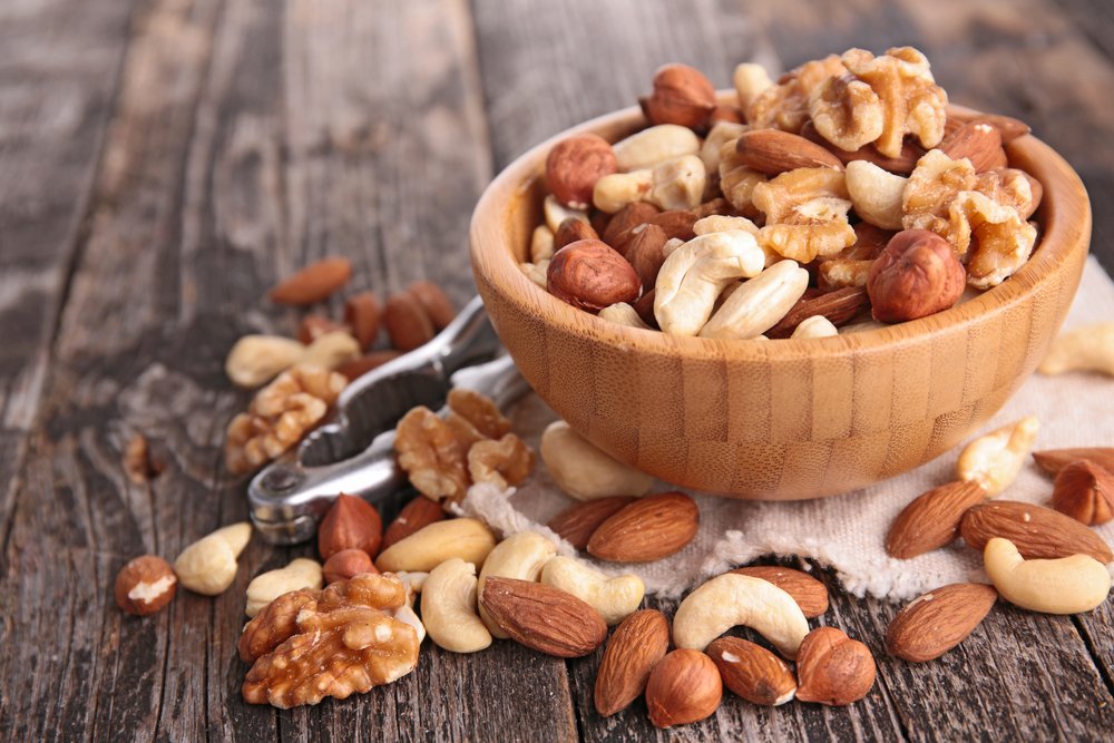 Ceviz, fındık; yüksek antioksidan özelliği olan omega-3 ve E vitamininin yanı sıra magnezyum ve posa da içerir. Haftada 2-3 kez 6-7 fındık, 2-3 ceviz tüketilmelidir.