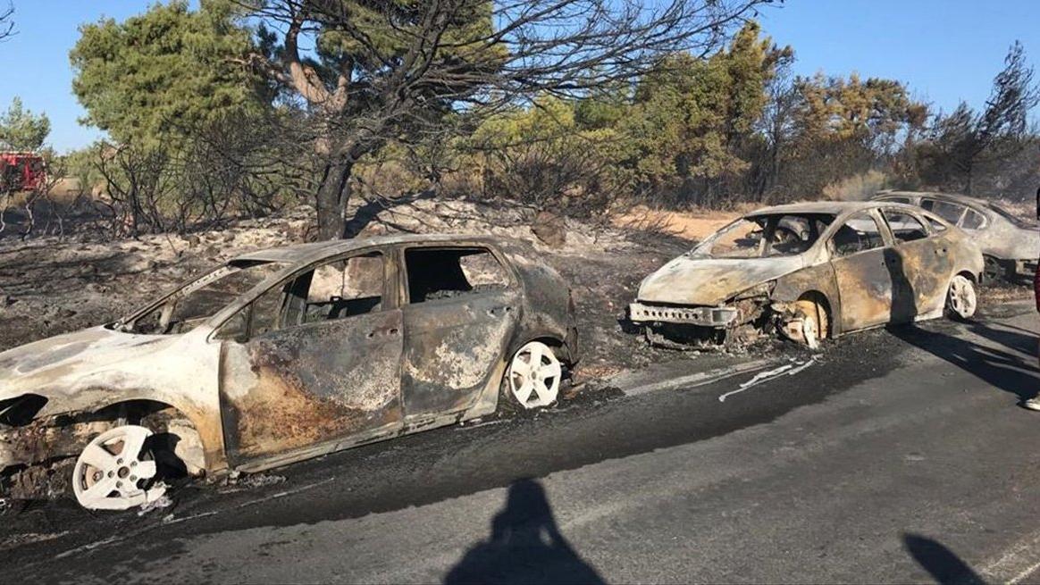 makilik alandaki yangin 57 arabayi kul