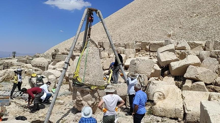 Nemrut Dağı’ndaki 2 bin 60 yıllık heykel kurtarıldı