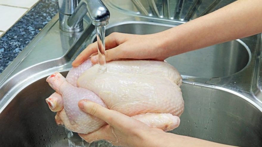 Tavuk pişirmeden yıkanır mı?