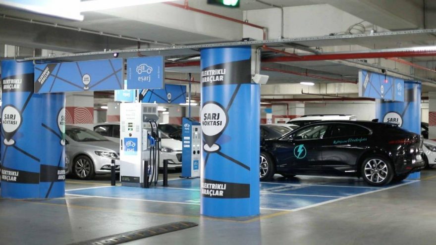 Şarj istasyonlarında yeşil enerji kullanıyor!