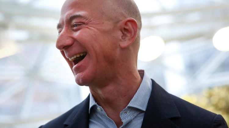 Jeff Bezos 200 milyar dolara ulaşan ilk insan oldu!